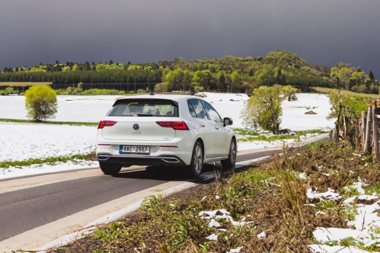 Der ADAC hat seine Winterreifentests für 2024 veröffentlicht, Continental und Goodyear sind die Gewinner