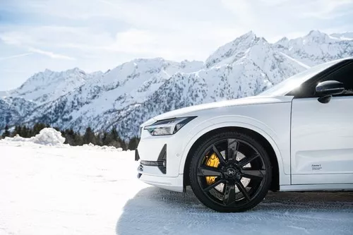 Pirelli P Zero Winter 2 Vorschaubild 3840x2555