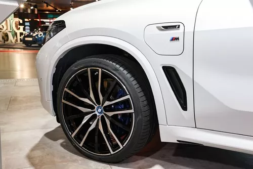 Pirelli P ZERO Vorschaubild 2448x1633