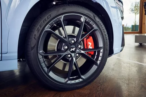 Pirelli P ZERO Vorschaubild 1731x1154